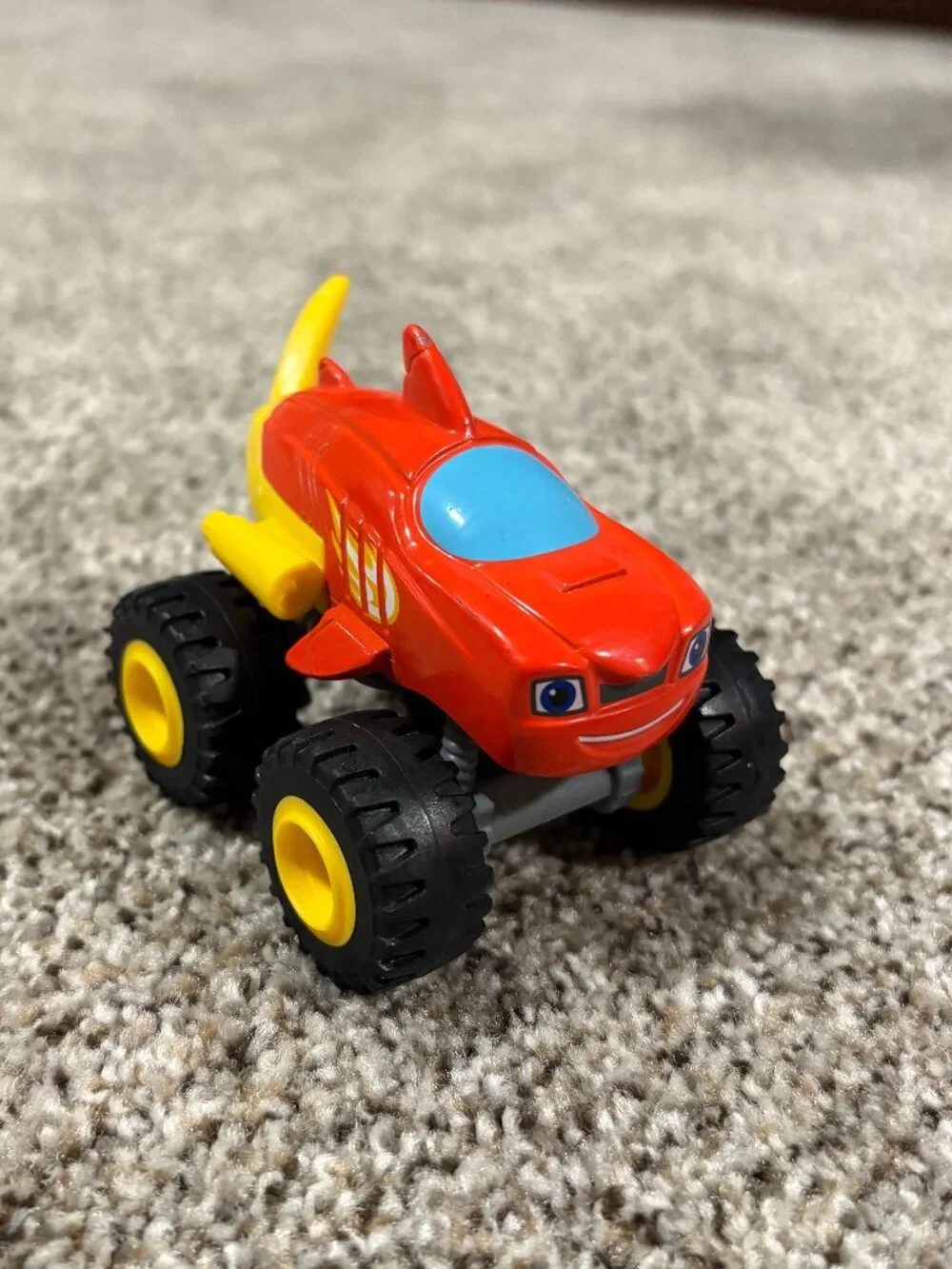 Blaze Monster Machines Shark Blaze DYN33 Wild Wheels Diecast